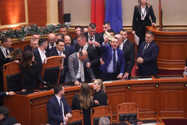 78dfbea9-9c4e-4c10-a700-a95ebf912d93