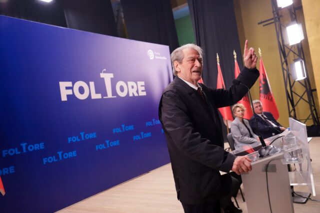 e0001312-2118-4e35-aa65-e0b33a10f6fd